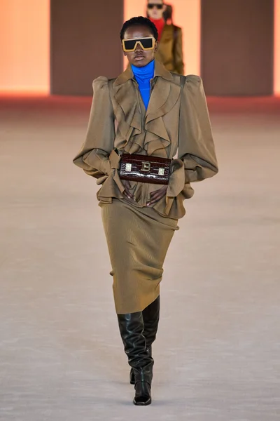 Look 15